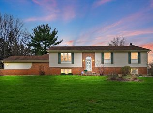 1565 Kingsway Dr, Xenia, OH 45385