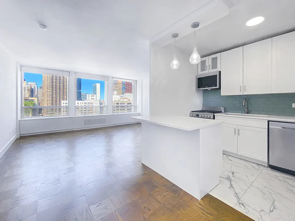 330 E 33rd St #14G