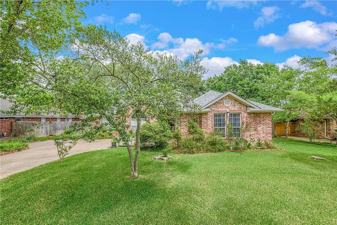 4 bed, 1877 sqft, $3,000 — Photo 2