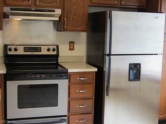 3rd image of 121 Inland View Dr