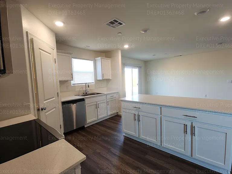 8921 Kemi St — Photo 39
