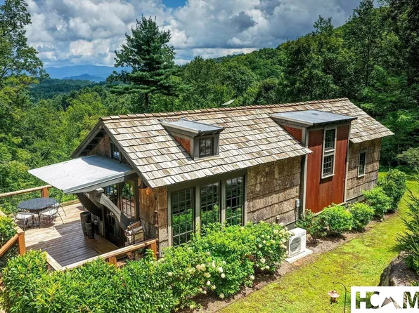 391 Triple Creek Dr, Cullowhee, NC 28723
