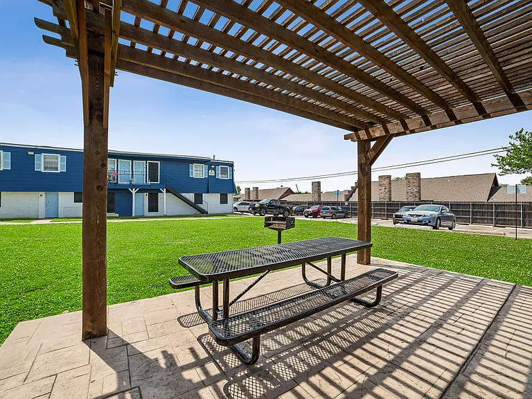 L ABRI APARTMENTS — Photo 13