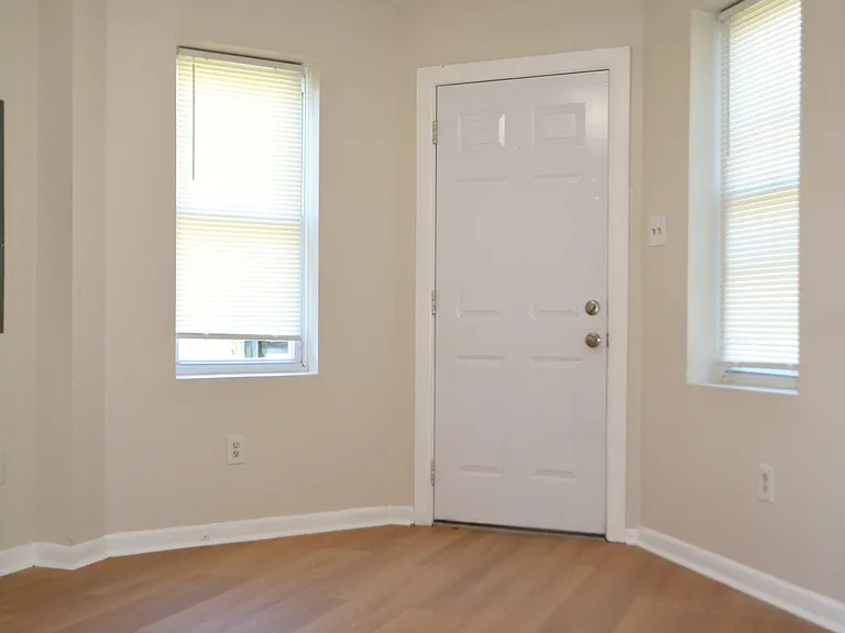 712 Lennox St #2 — Photo 9