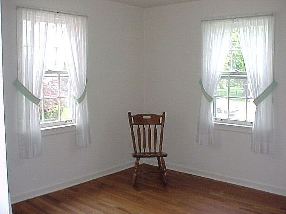 4th image of 9541 Britta Ave