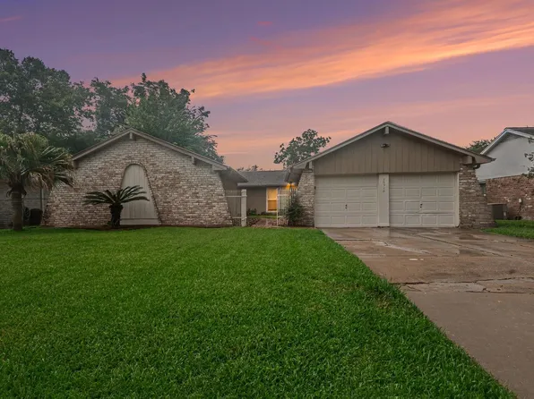 16318 Blackhawk Blvd, Friendswood, TX 77546