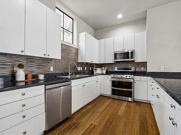 4th image of 939 Colorado St Unit 22