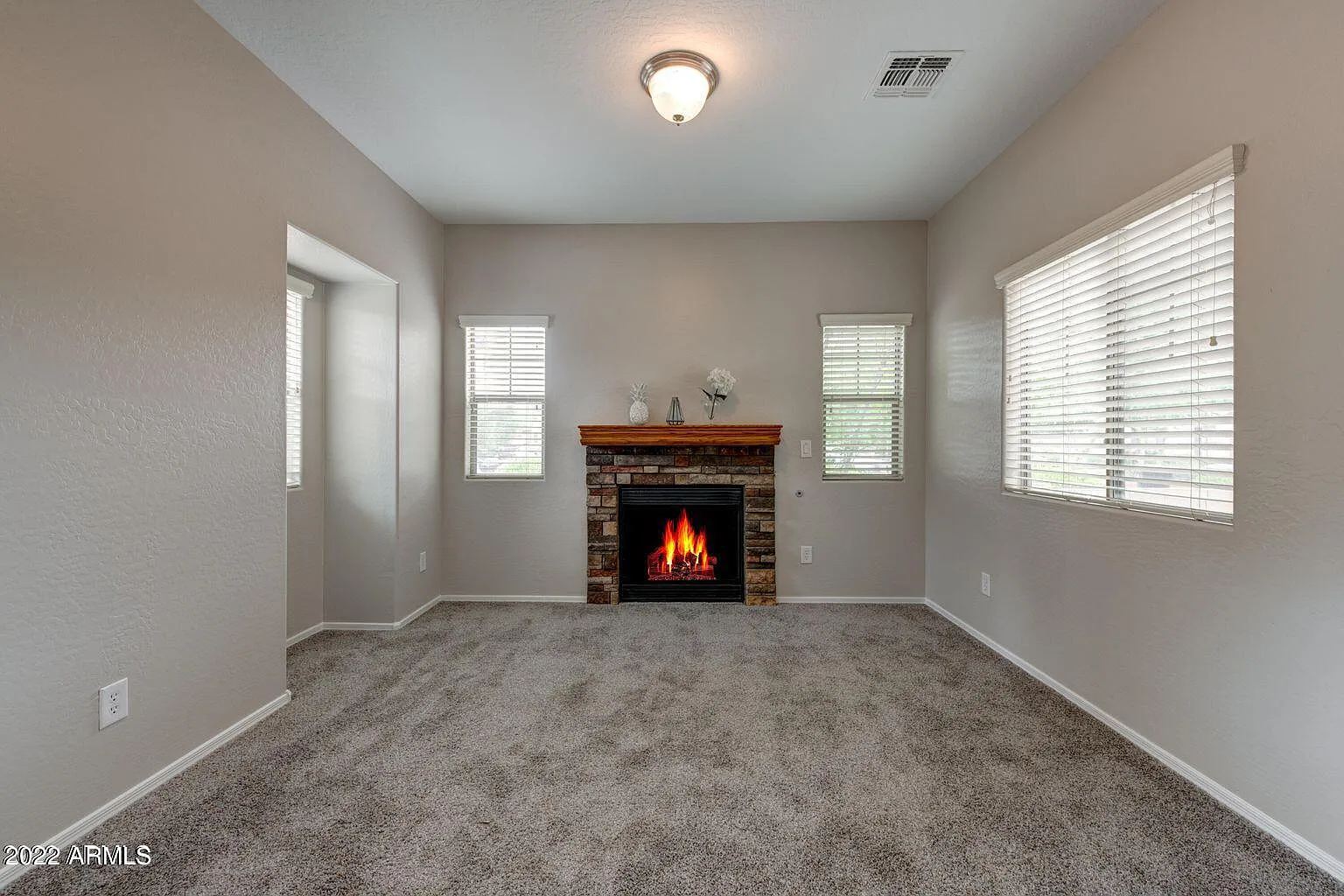 4 bed, 2.5 bath, 1913 sqft, $1,999 — Photo 4