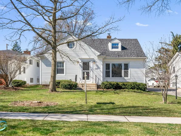 1310 Irving Ave, Wheaton, IL 60187