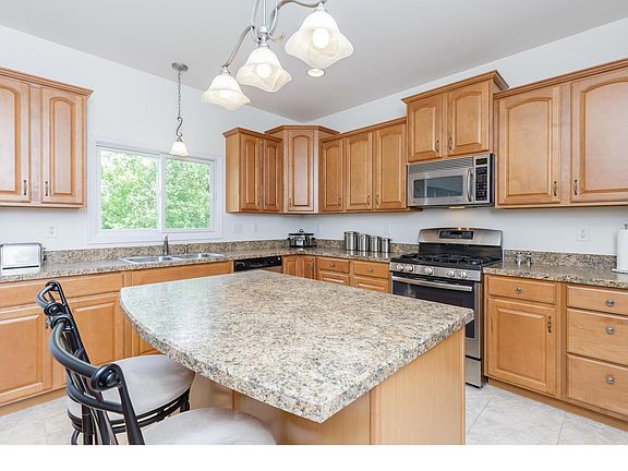 Kitchen with breakfast bar and stainless appliances