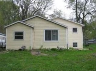 41650 N Circle Dr, Antioch, IL 60002