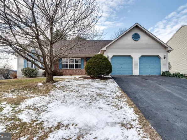 29 Brookfield Dr, Fleetwood, PA 19522