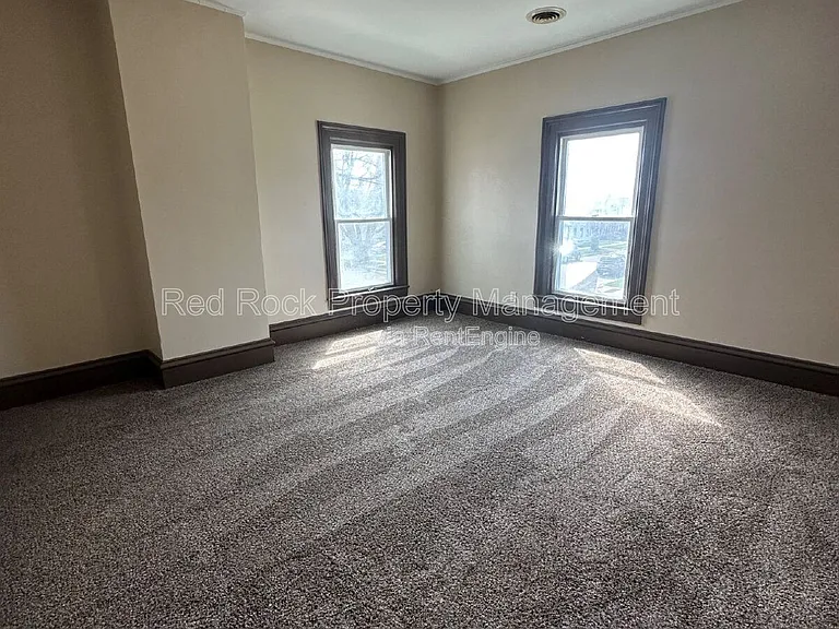 802 McKinley St — Photo 5