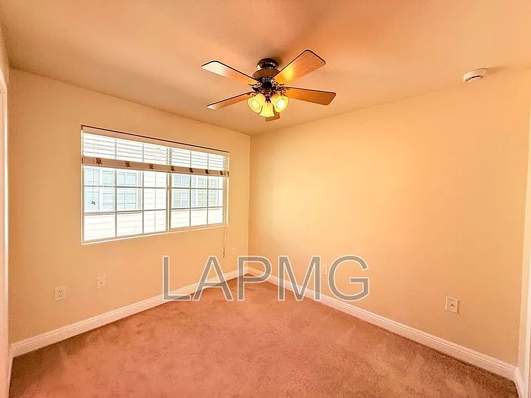 12217 Moorpark St #9 — Photo 24