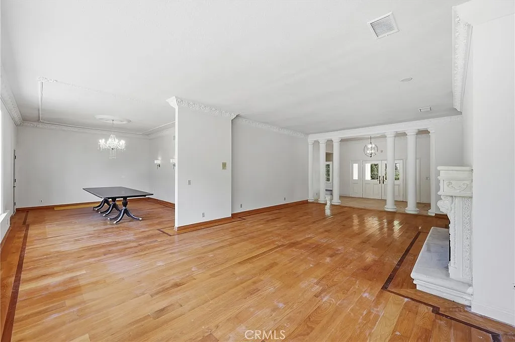 5 bed, 6097 sqft, $26,000 — Photo 4