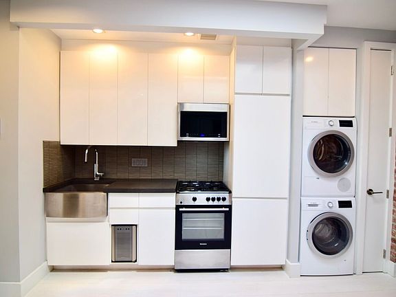 5th image of 154 Stanton St #6A
