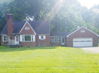 4180 Porter Rd, North Olmsted, OH 44070