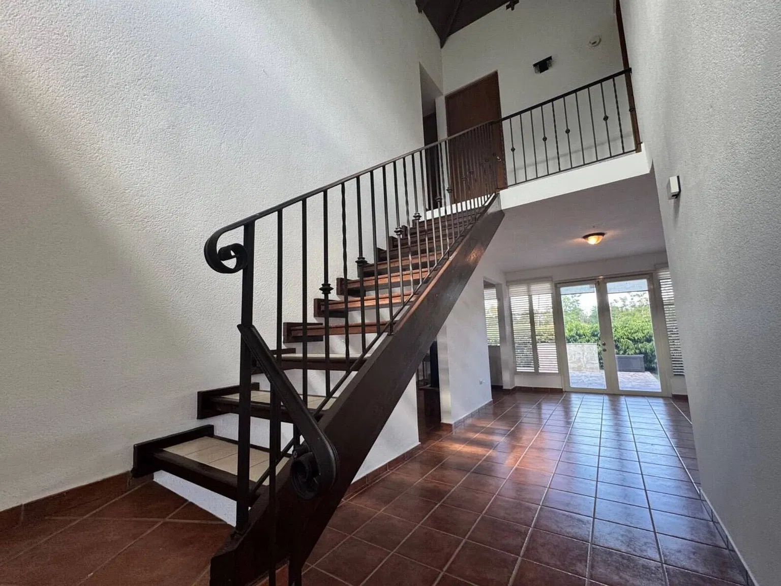 Studio, $4,700 — Photo 4