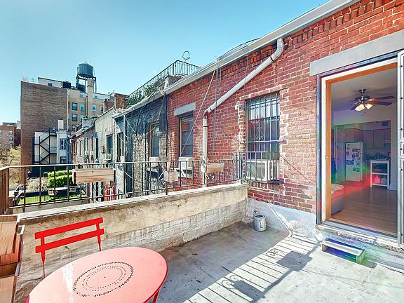3rd image of 145 W 74th St APT 5B