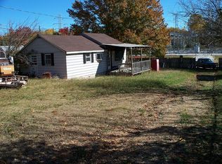 2 S Chastain Dr, Greenville, SC 29617