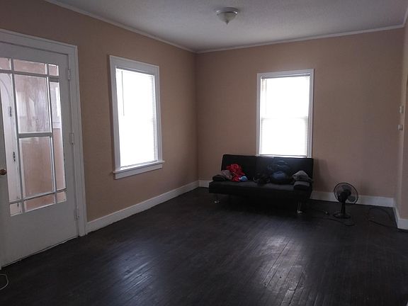 4th image of 14824 Woodmont Ave