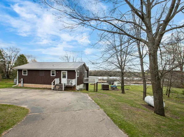 321 Lake Dr, Gresham, WI 54128