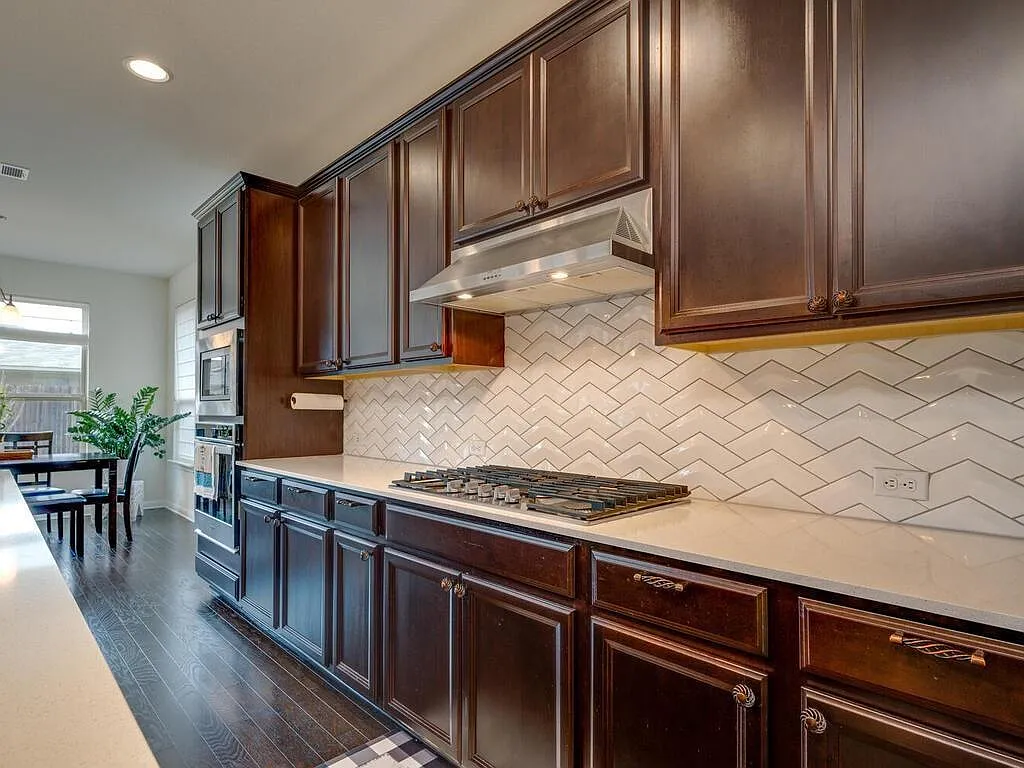 4 bed, 2.5 bath, 2913 sqft, $2,800 — Photo 2