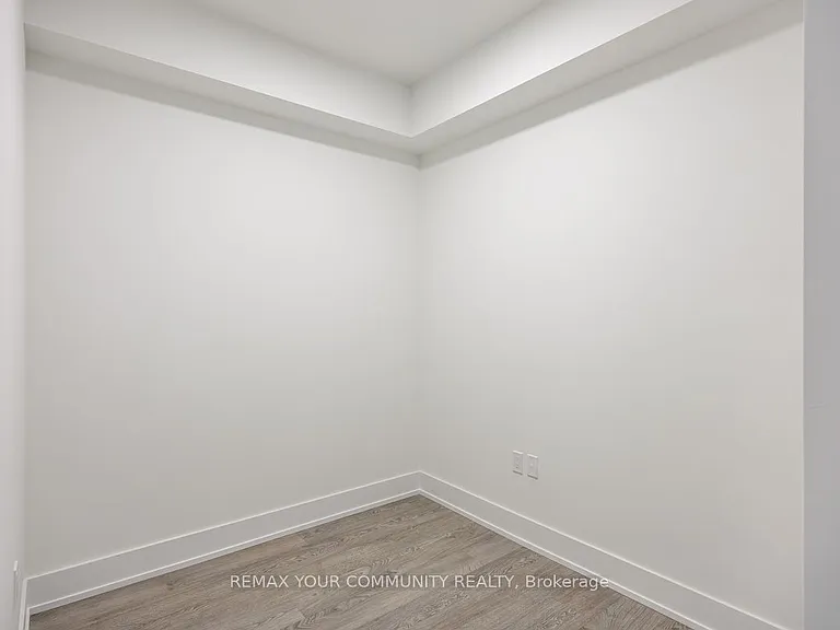 858 Dupont St #823 — Photo 6