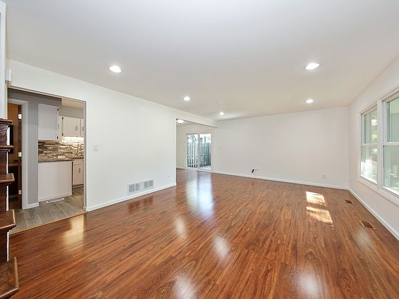 4th image of 1158 Foxglove Ln #5C