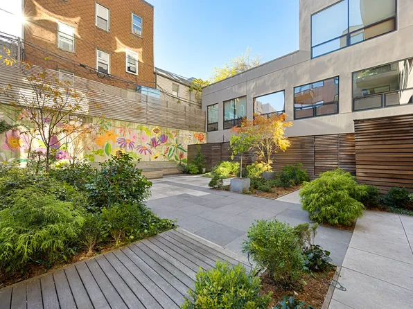 850 Metropolitan Avenue image 9 of 14