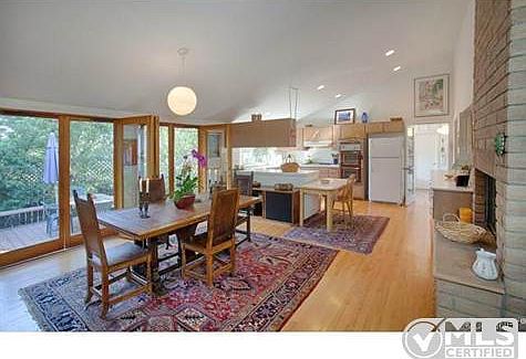 4th image of 21341 Mulholland Dr