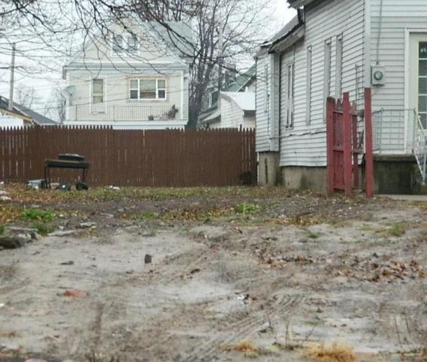 2nd image of 142 W Delavan Ave
