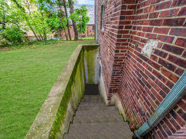 60-14 60th Avenue image 7 of 26