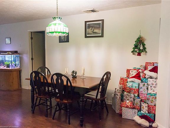 4th image of 404 Bottlebrush Ave