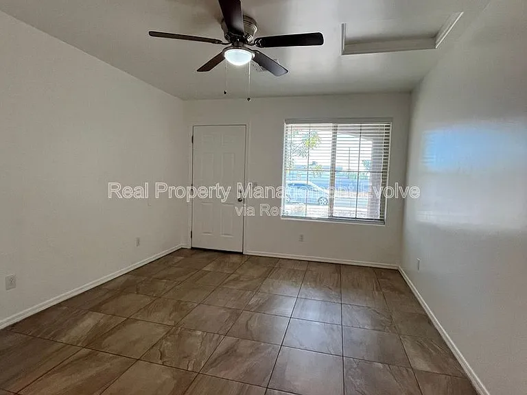 10402 N 9th Ave #1 — Photo 6