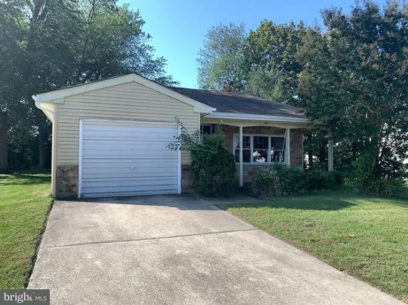 9 Coventry Ct, Southampton, NJ 08088