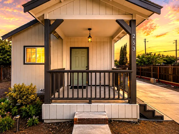 253 West Ave, Oakdale, CA 95361