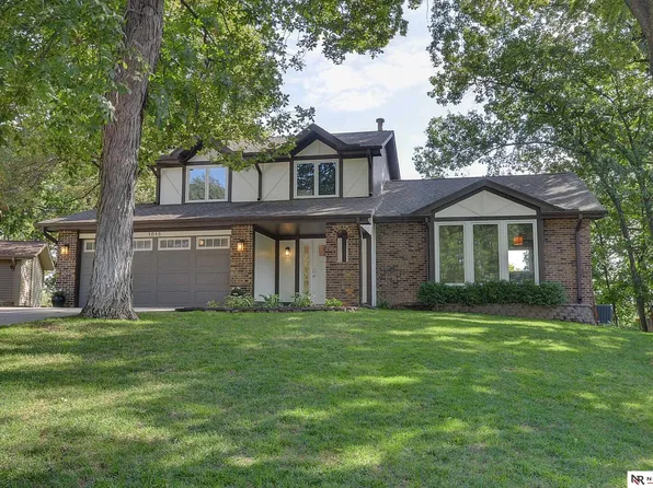 1015 Day Dr, Bellevue, NE 68005
