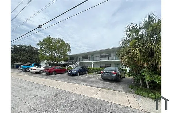 Building Photo - 325 NW 15th St #7