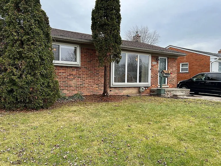 32049 Joy Rd — Photo 3