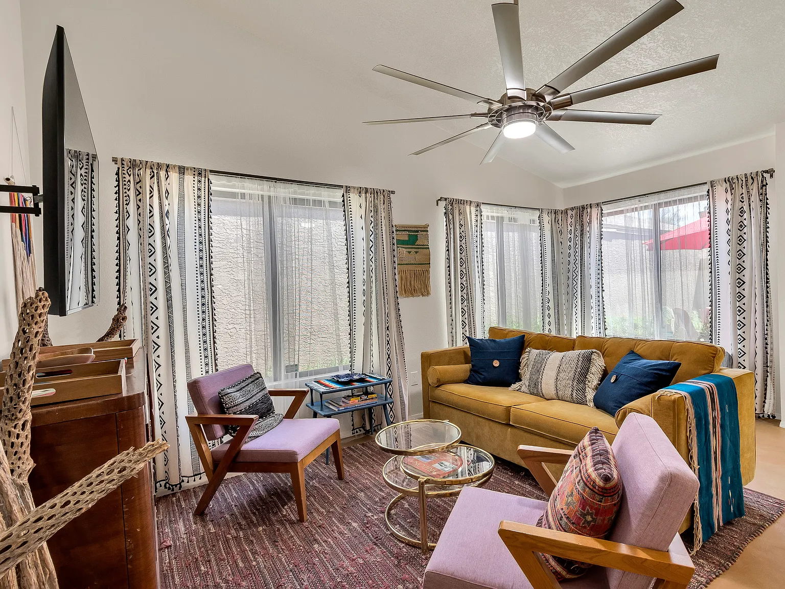 2 bed, 950 sqft, $3,000 — Photo 2