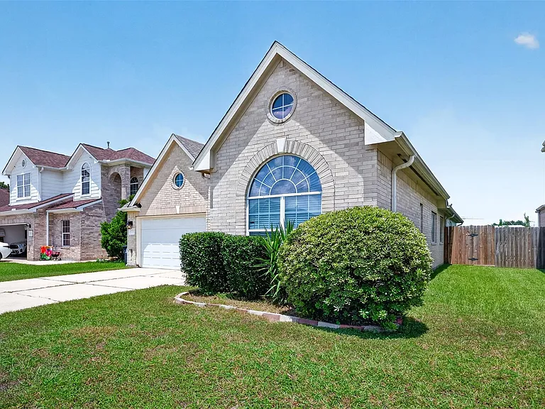 9241 Clearwood Landing Blvd — Photo 3
