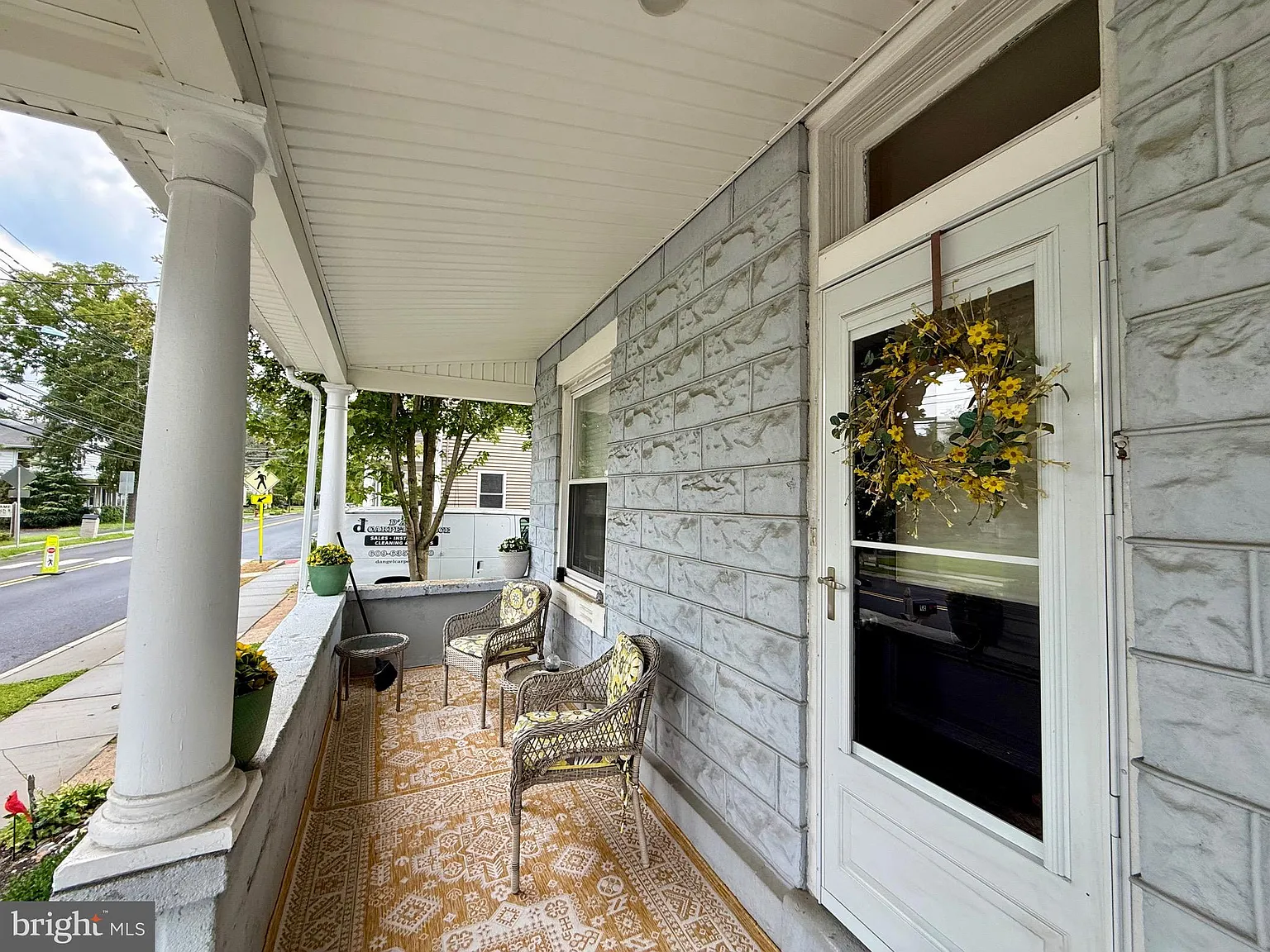 3 bed, 1.0 bath, 1232 sqft, $2,500 — Photo 2
