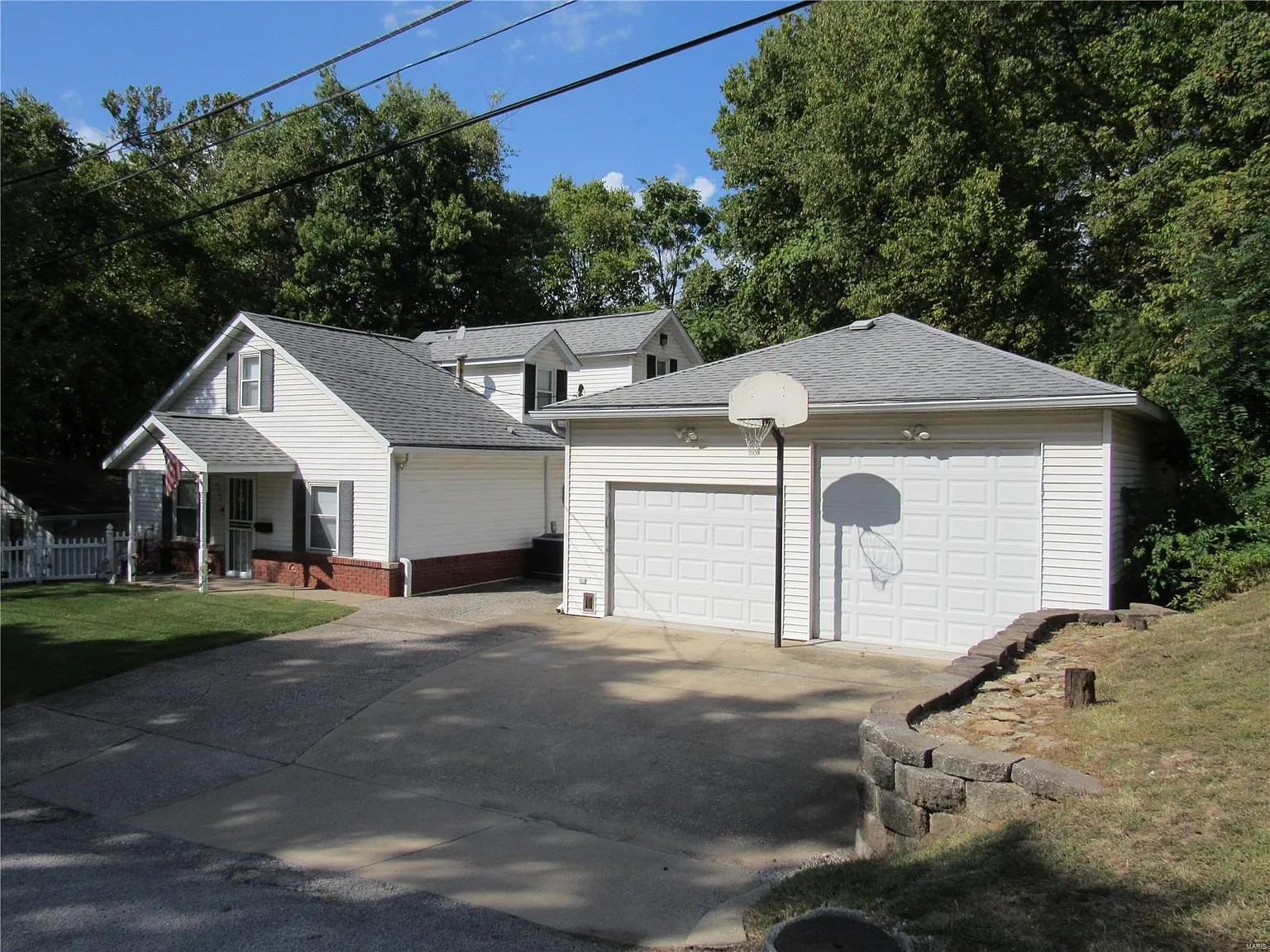 2526 Yager Ave photo 1