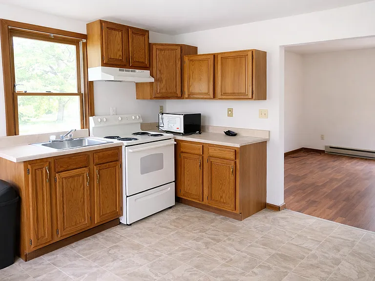 580 W King Rd #1 — Photo 2