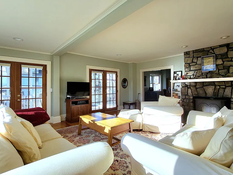 27 Stearns Rd — Photo 12