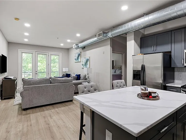 5300 Peachtree Rd #2104 — Photo 4
