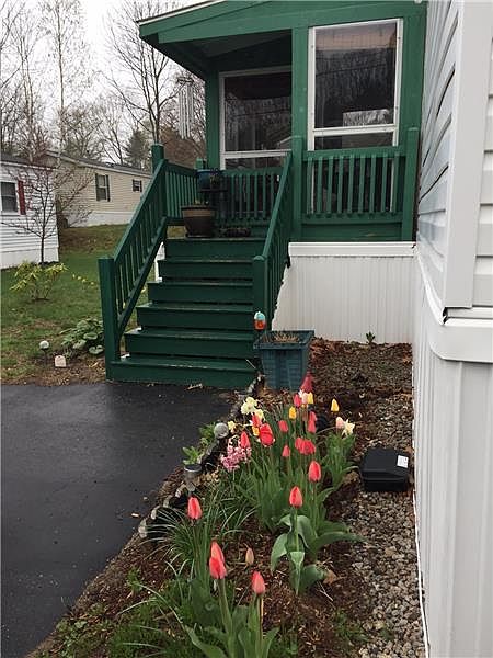 2nd image of 6 Shady Ln