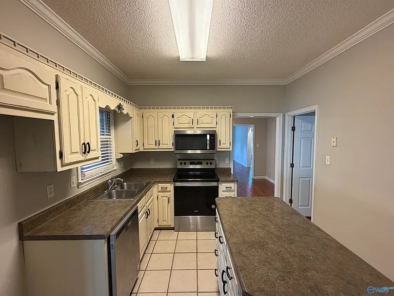 2410 Brookline Ct SW — Photo 15