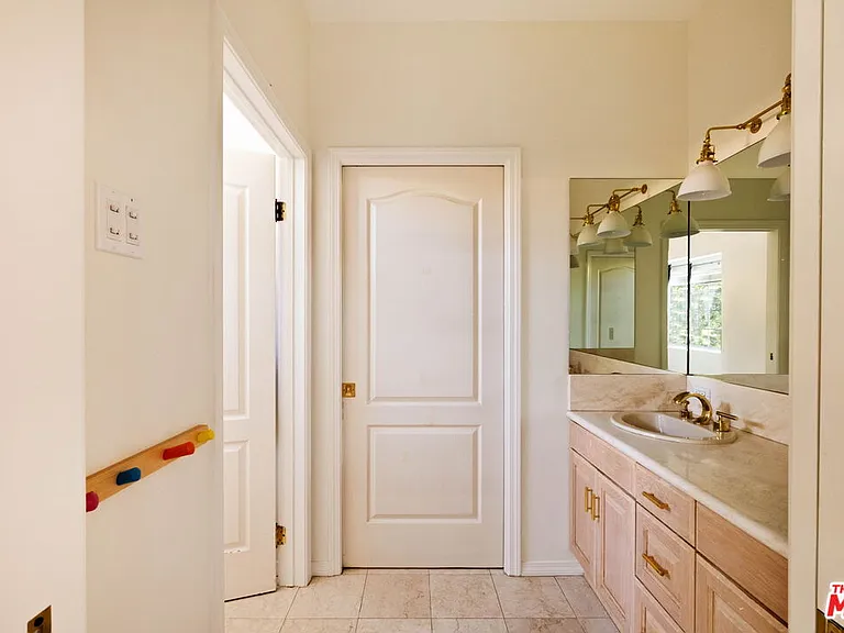 5150 Bellaire Ave — Photo 23